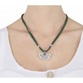 Handmade necklace with green magnet lock 16312